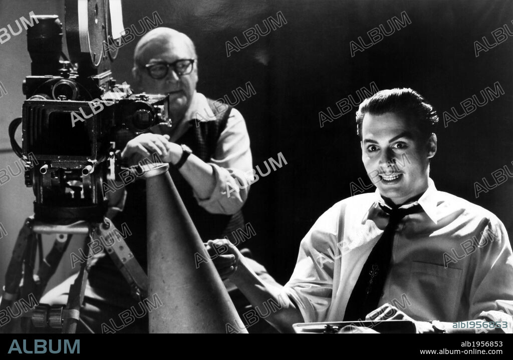 JOHNNY DEPP and NORMAN ALDEN in ED WOOD, 1994, directed by TIM BURTON. Copyright TOUCHSTONE PICTURES.