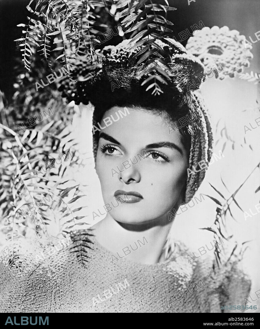 JANE RUSSELL en EL FORAJIDO, 1943 (THE OUTLAW), dirigida por HOWARD HUGHES. Copyright RKO.