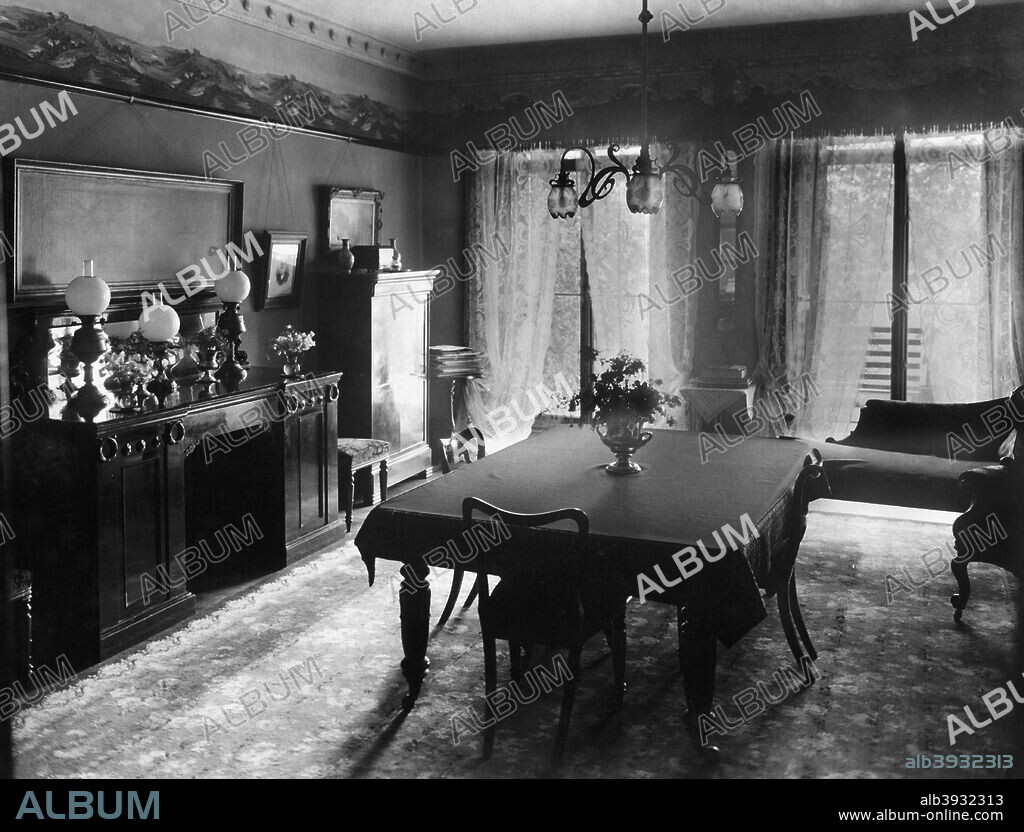 Edwardian dining room, 1909.