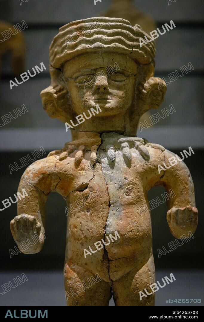 figura femenina desnuda con pendientes en forma de cabezas, 450-350 a.C, Museo arqueológico de Ibiza y Formentera, Patrimonio de la Humanidad «Ibiza, biodiversidad y cultura», Ibiza, balearic islands, Spain.