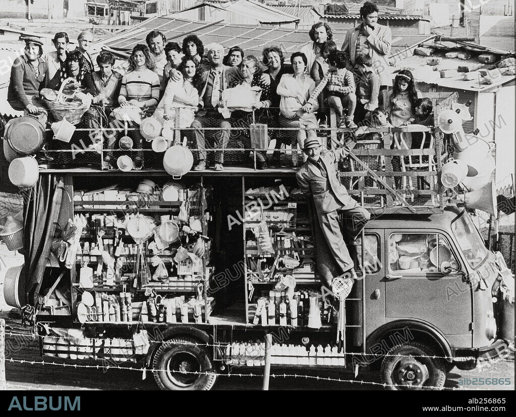 BRUTTI, SPORCHI E CATTIVI, 1976, directed by ETTORE SCOLA. Copyright SURF FILM.