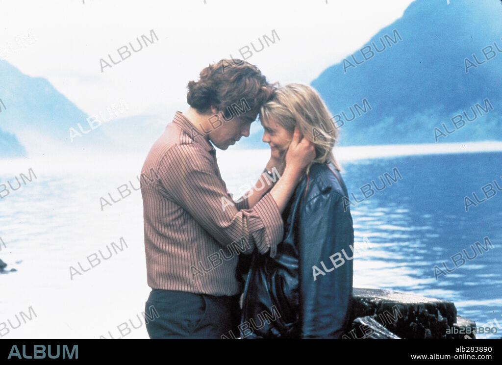 ALICIA SILVERSTONE and BENICIO DEL TORO in EXCESS BAGGAGE, 1997, directed by MARCO BRAMBILLA. Copyright COLUMBIA TRI STAR / SIROTA, PEGGY.