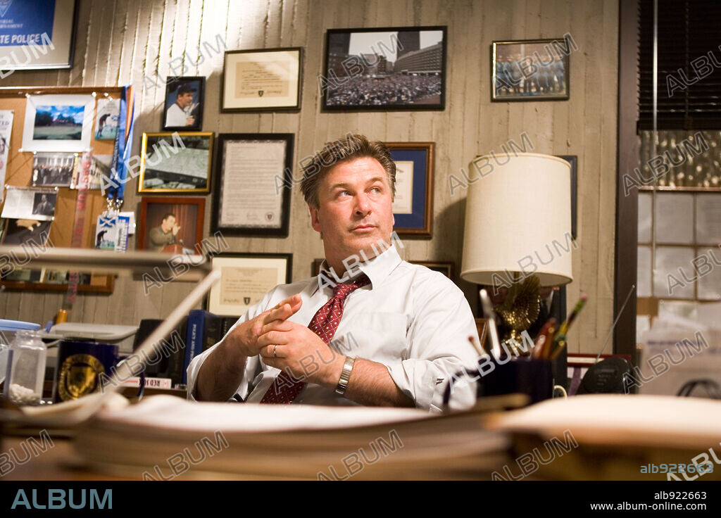 ALEC BALDWIN in THE DEPARTED, 2006, directed by MARTIN SCORSESE. Copyright WARNER BROS PICTURES/VERTIGO ENTERTAINMENT/INITIAL ENTERTAIN / COOPER, ANDREW.