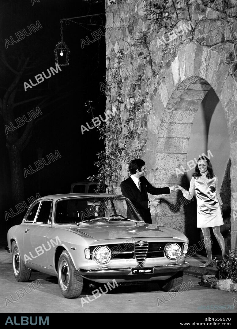 Alfa Romeo giulia gt 1300 junior. 1970.