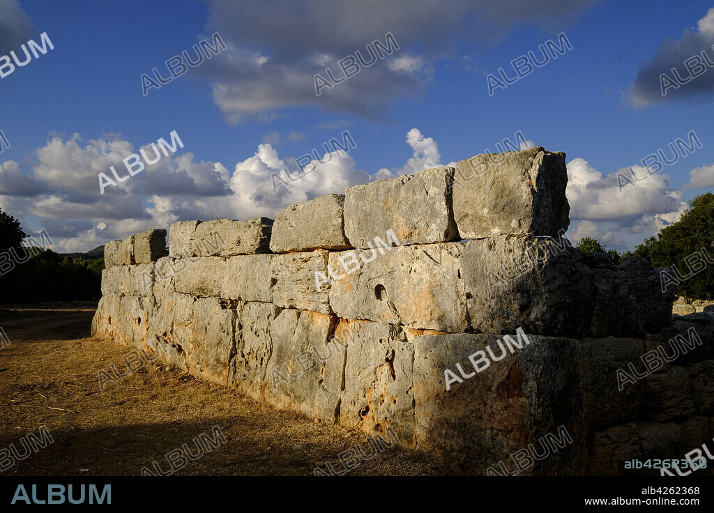 Hospitalet Vell ,rectangular building of Cyclopean architecture , talayotic habitat nucleus , municipality of Manacor, Mallorca, balearic islands, spain, europe.