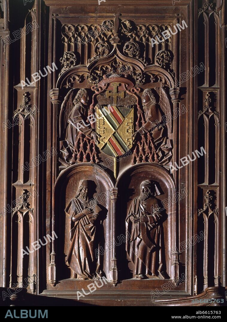 MARTÍN SÁNCHEZ. ESCUDO DEL CARDENAL MENDOZA EN LA SILLA EPISCOPAL DEL CORO DE LA CATEDRAL DE SIGÜENZA - SIGLO XV.