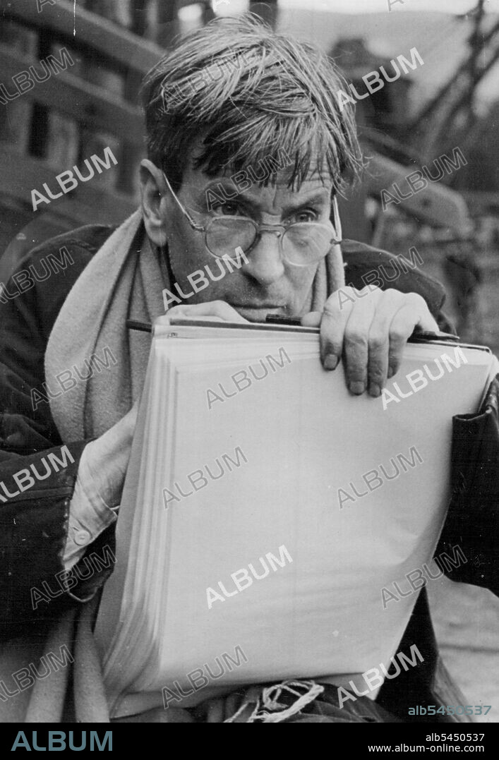 Spencer - A war artist. January 29, 1944. (Photo by Paul Popper).