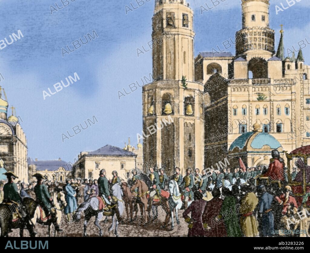CATALINA II "la Grande" (1720-1796). Emperatriz de Rusia (1762-1796). "UN SECRETARIO DEL SENADO, ACOMPAÑADO DE DOS HERALDOS Y DE LA BANDA DE LA GUARDIA, ASISTE EN MOSCU A LA CORONACION DE CATALINA II". Grabado de Aleksei Kulpacnikov (siglo XVIII). Coloreado.