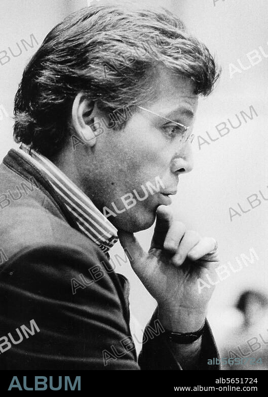 Hampson, Thomas American opera singer (baritone). born 28.6.1955 in Elkhart (Indiana). Thomas Hampson during a rehearsal with the Staatsphilharmonie Rheinland-Pfalz. Photo, c. 2000.
