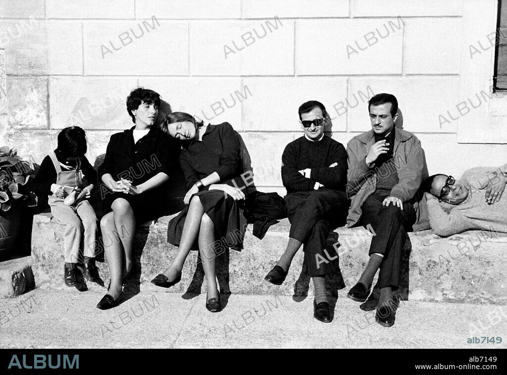 Julia Goytisolo, Tita Senillosa, Rosa Regás, Antonio Senillosa, José Agustín Goytisolo y Ed Omedes. Torrentbó, 1958.