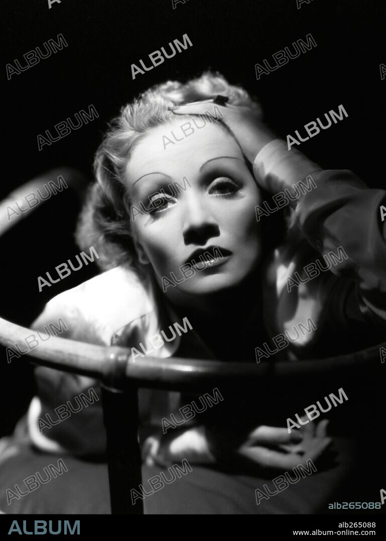MARLENE DIETRICH in DESIRE, 1936, directed by FRANK BORZAGE. Copyright PARAMOUNT PICTURES / RICHEE, EUGENE R.