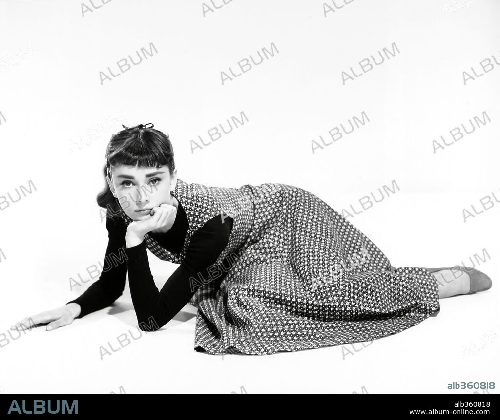 AUDREY HEPBURN in SABRINA, 1954, directed by BILLY WILDER. Copyright PARAMOUNT PICTURES / FRAKER, BUD.