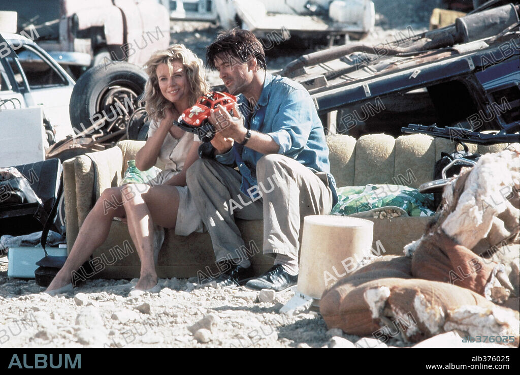 ALEC BALDWIN et KIM BASINGER dans THE GETAWAY, 1994, réalisé par ROGER DONALDSON. Copyright LARGO ENTERTAINMENT/UNIVERSAL / WALLACE, MERIE W.