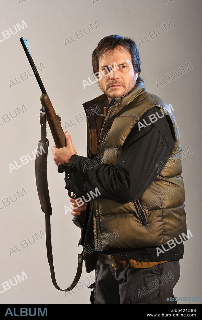 BILL PAXTON en COLONIA V, 2013 (THE COLONY), dirigida por JEFF RENFROE. Copyright RLJ ENTERTAINMENT.