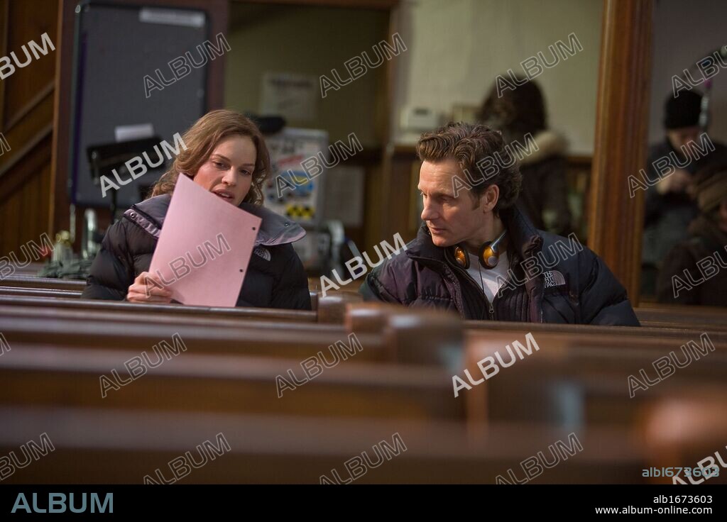 HILARY SWANK y TONY GOLDWYN en BETTY ANNE WATERS, 2010 (CONVICTION), dirigida por TONY GOLDWYN. Copyright PANTHEON ENTERTAINMENT CORPORATION.