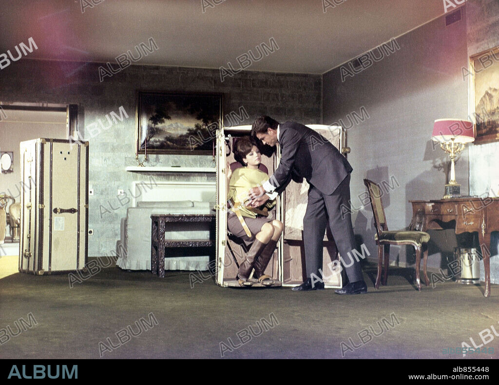 JOHN ERICSON en AGENTE 003: OPERACIÓN ATLÁNTIDA, 1965 (AGENTE S 03: OPERAZIONE ATLANTIDE), dirigida por DOMENICO PAOLELLA. Copyright FISA.