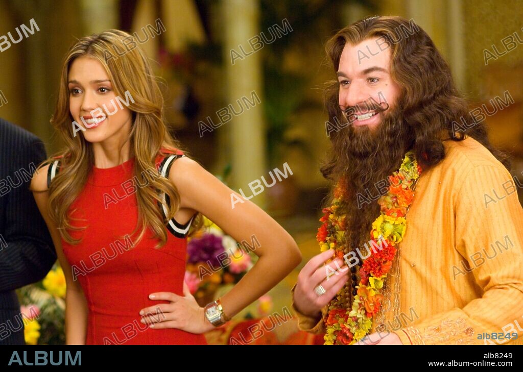 JESSICA ALBA and MIKE MYERS in THE LOVE GURU, 2008, directed by MARCO SCHNABEL. Copyright PARAMOUNT PICTURES / KRAYCHYK, GEORGE.