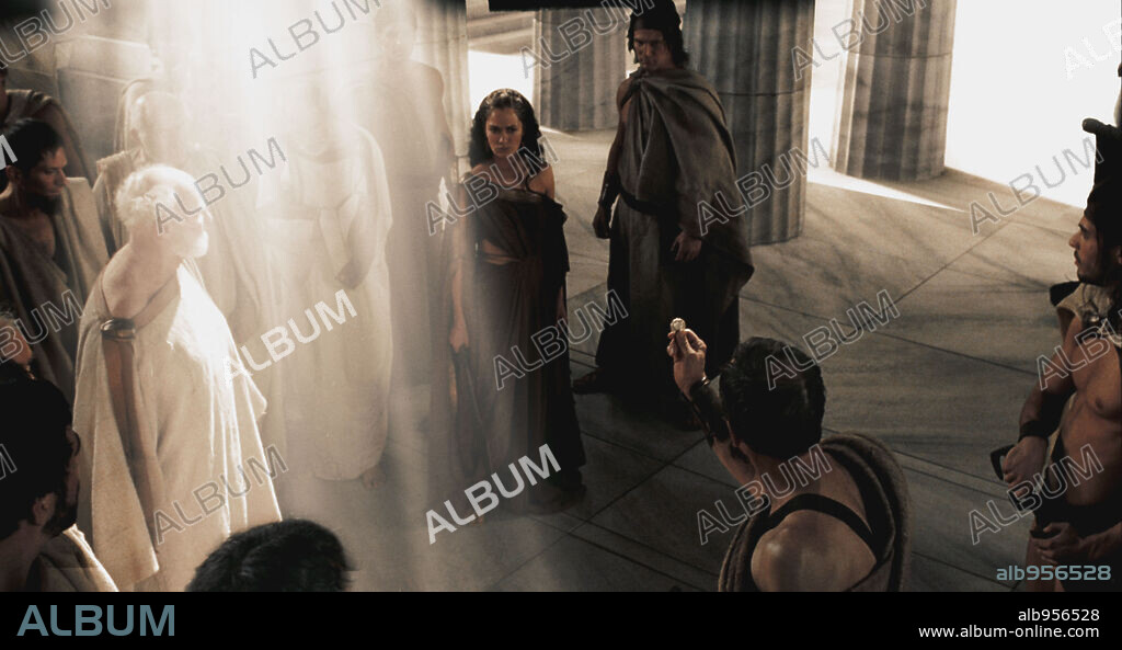 LENA HEADEY in 300, 2006, directed by ZACK SNYDER. Copyright WARNER BROS. PICTURES.