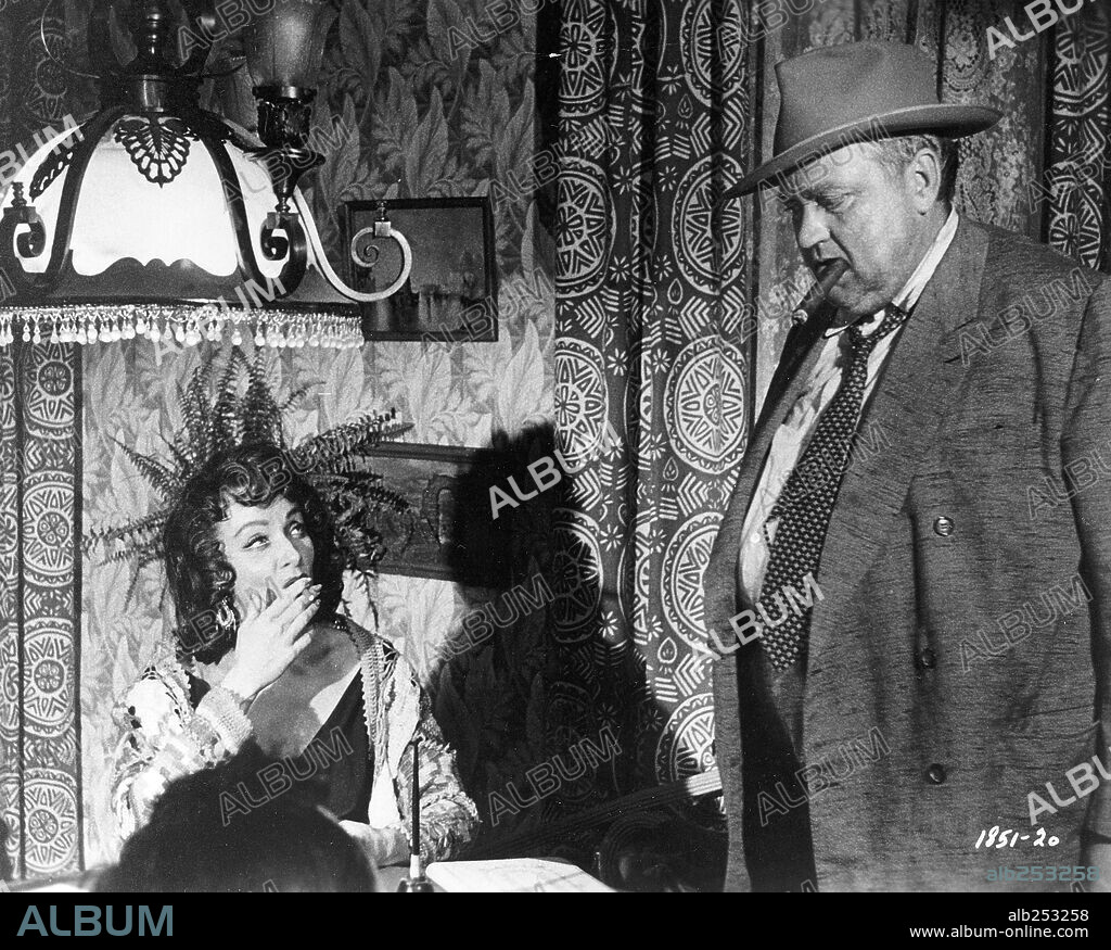 MARLENE DIETRICH y ORSON WELLES en SED DE MAL, 1958 (TOUCH OF EVIL), dirigida por ORSON WELLES. Copyright UNIVERSAL PICTURES.