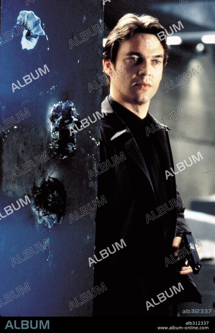 DOUGRAY SCOTT in MISSION: IMPOSSIBLE II, 2000, directed by JOHN WOO. Copyright PARAMOUNT PICTURES / BOLAND, JASIN.