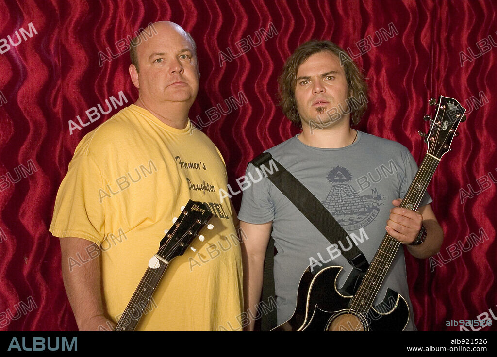 JACK BLACK and KYLE GASS in TENACIOUS D IN 'THE PICK OF DESTINY', 2006, directed by LIAM LYNCH. Copyright NEW LINE PRODUCTIONS / ROSENTHAL, ZADE.