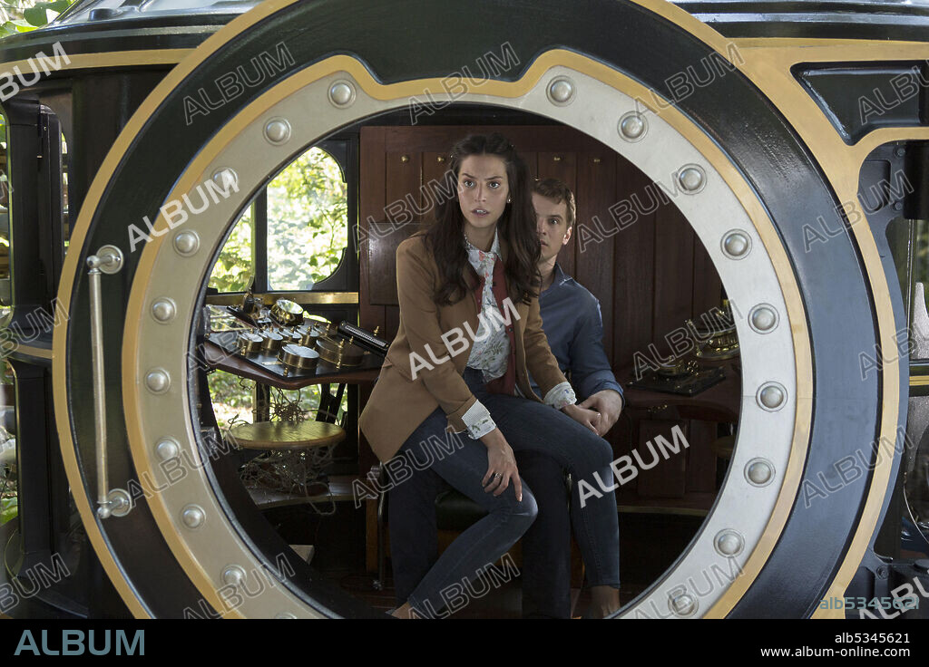 FREDDIE STROMA and GENESIS RODRIGUEZ in TIME AFTER TIME, 2017, directed by ALLISON ANDERS, MARCOS SIEGA and STEVE SHILL. Copyright WARNER BROS. TELEVISION.