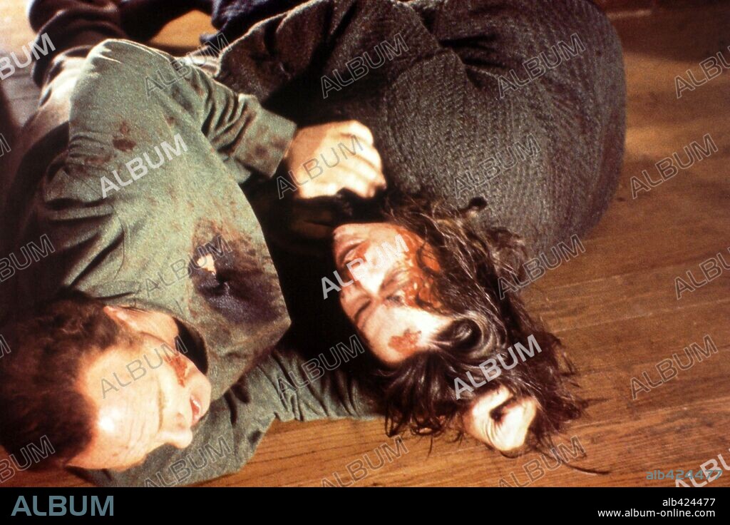 JAMES CAAN y KATHY BATES en MISERY, 1990, dirigida por ROB REINER. Copyright CASTLE ROCK ENTERTAINMENT.