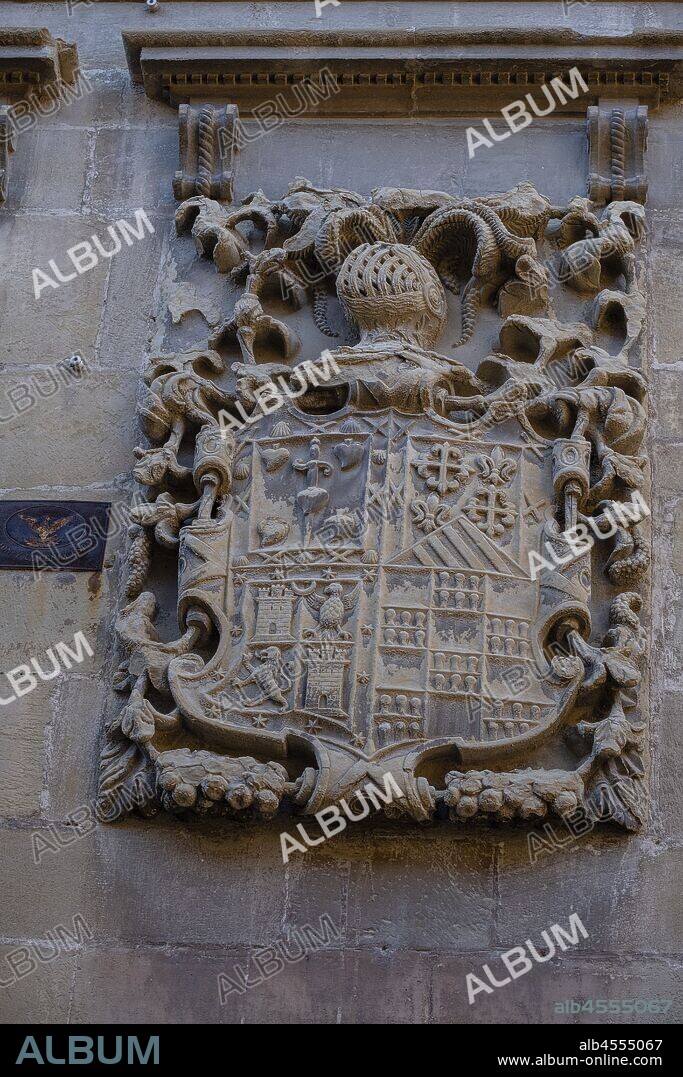 escudo de armas, casa de Lorenzo de Tejada, siglo XVII, Santo Domingo de la Calzada, La Rioja, Spain.