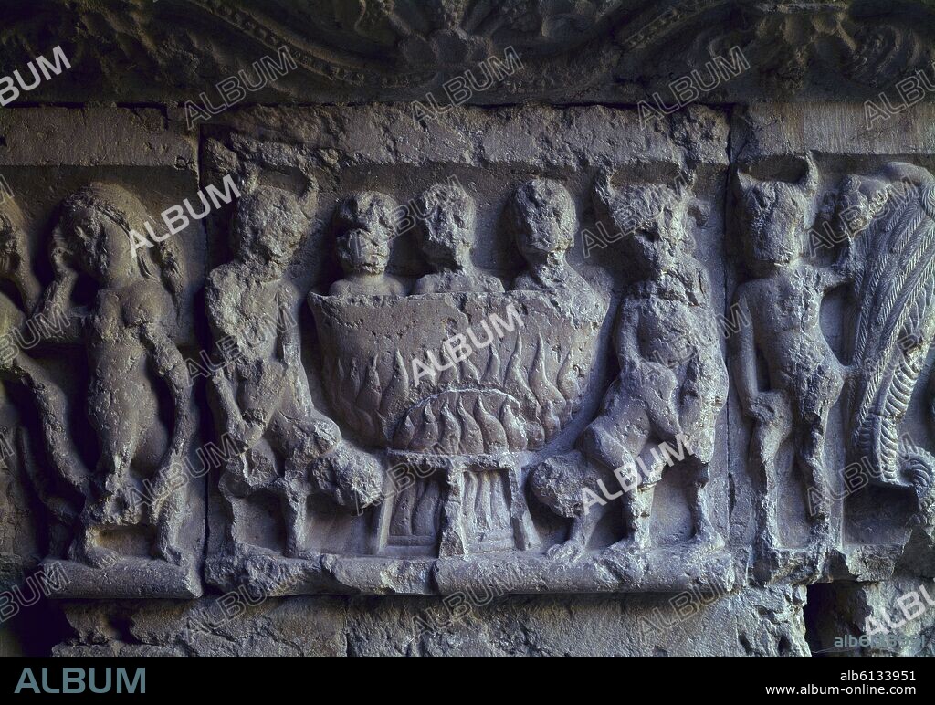 DETALLE DE UN RELIEVE DEL CLAUSTRO ROMANICO DE LA CATEDRAL DE GERONA - REPRESENTACION DEL INFIERNO - SIGLO XII.