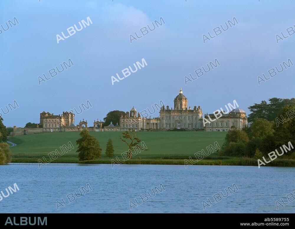 Castle Howard (nr. York, North Yorkshire, England). - View across the lake of the north side of Castle Howard. Photo by Florian Monheim.