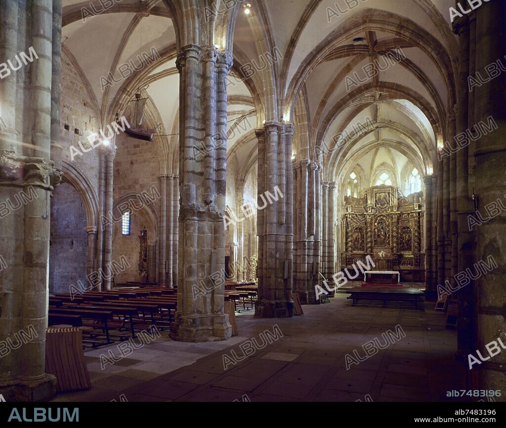 INTERIOR-NAVE LATERAL-S XIII- ARQUITECTURA GOTICA CANTABRA.
