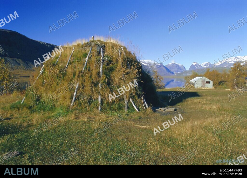 Sami kata (tent) and Mt. Kebnekaise, Laponia World Heritage Site, Lappland, Sweden, Scandinavia, Europe.