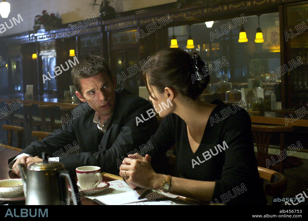 ANGELINA JOLIE und ETHAN HAWKE in TAKING LIVES, 2004, unter der Regie von D. J. CARUSO. Copyright WARNER BROS. PICTURES.