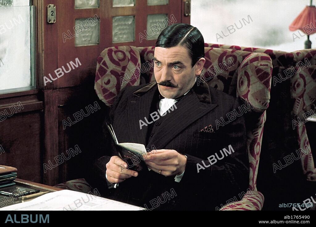 ALBERT FINNEY in MURDER ON THE ORIENT EXPRESS, 1974, unter der Regie von SIDNEY LUMET. Copyright UNITED ARTISTS.