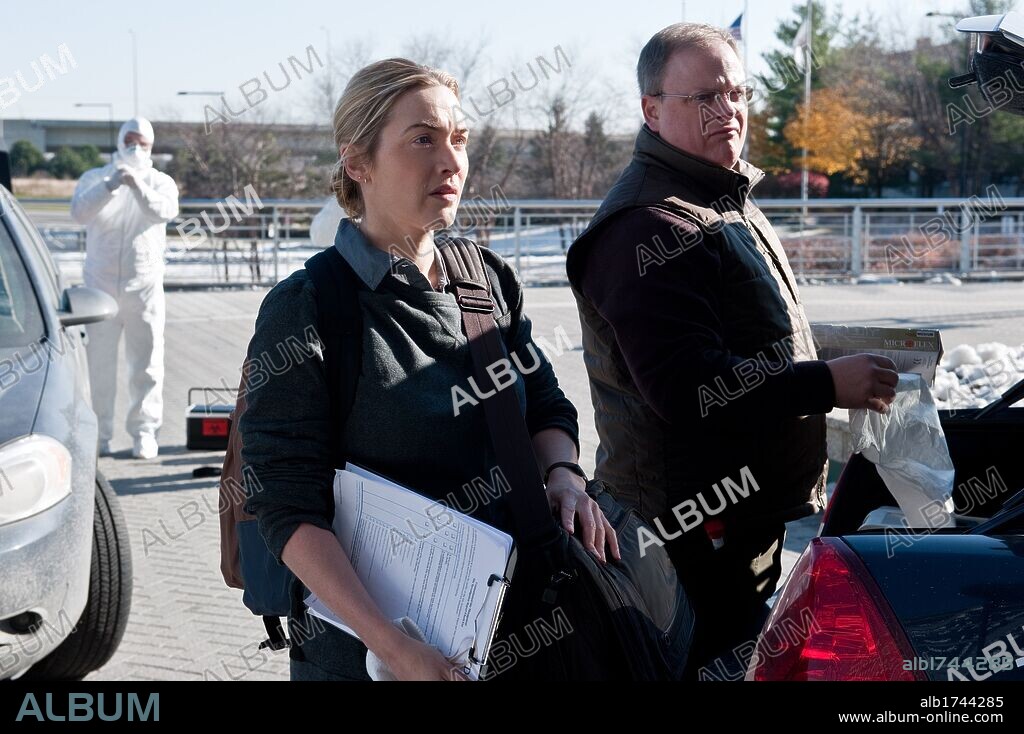 KATE WINSLET et LARRY CLARKE dans CONTAGION, 2011, réalisé par STEVEN SODERBERGH. Copyright WARNER BROS. PICTURES.