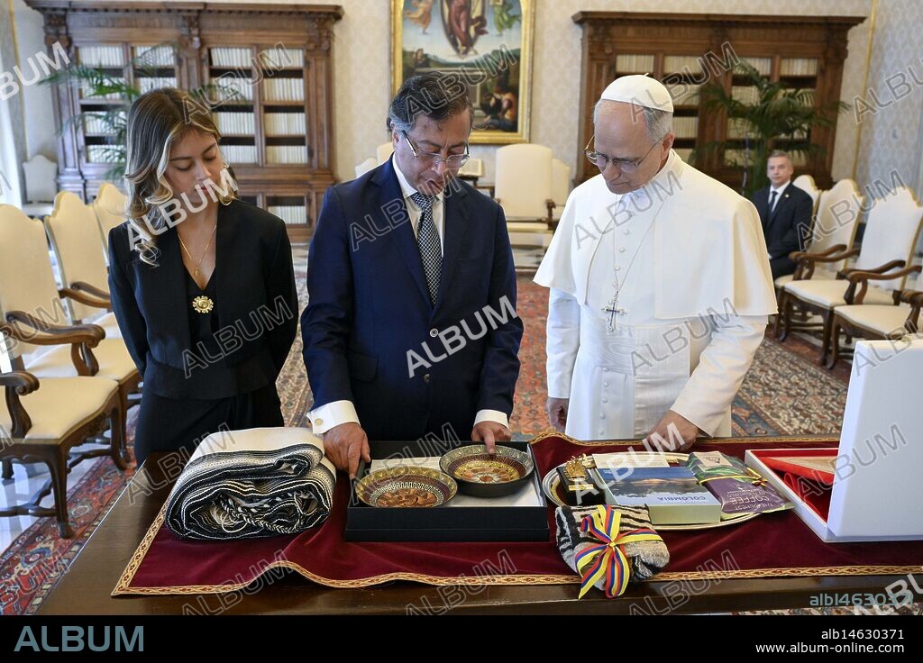GUSTAVO FRANCISCO PETRO, PAPA LEÓN XIV und ROBERT PREVOST. Vatican, VATICAN: NO LIBRI** Italy, Rome,Vatican 2025/5/19 Pope Leo XIV receives in private audience H.E. Mr. Gustavo Petro, President of Colombia at The Vatican Photograph by VATICAN MEDIA / Catholic Press Photo (Credit Image: © Vatican Media/IPA via ZUMA Press).