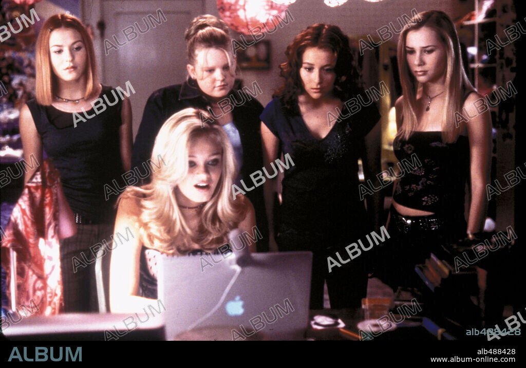 ALEXA VEGA, KALLIE FLYNN CHILDRESS, MIKA BOOREM, SARA PAXTON and SCOUT TAYLOR-COMPTON in SLEEPOVER, 2004, directed by JOE NUSSBAUM. Copyright METRO GOLDWYN MAYER / ROBINETTE, DALE.