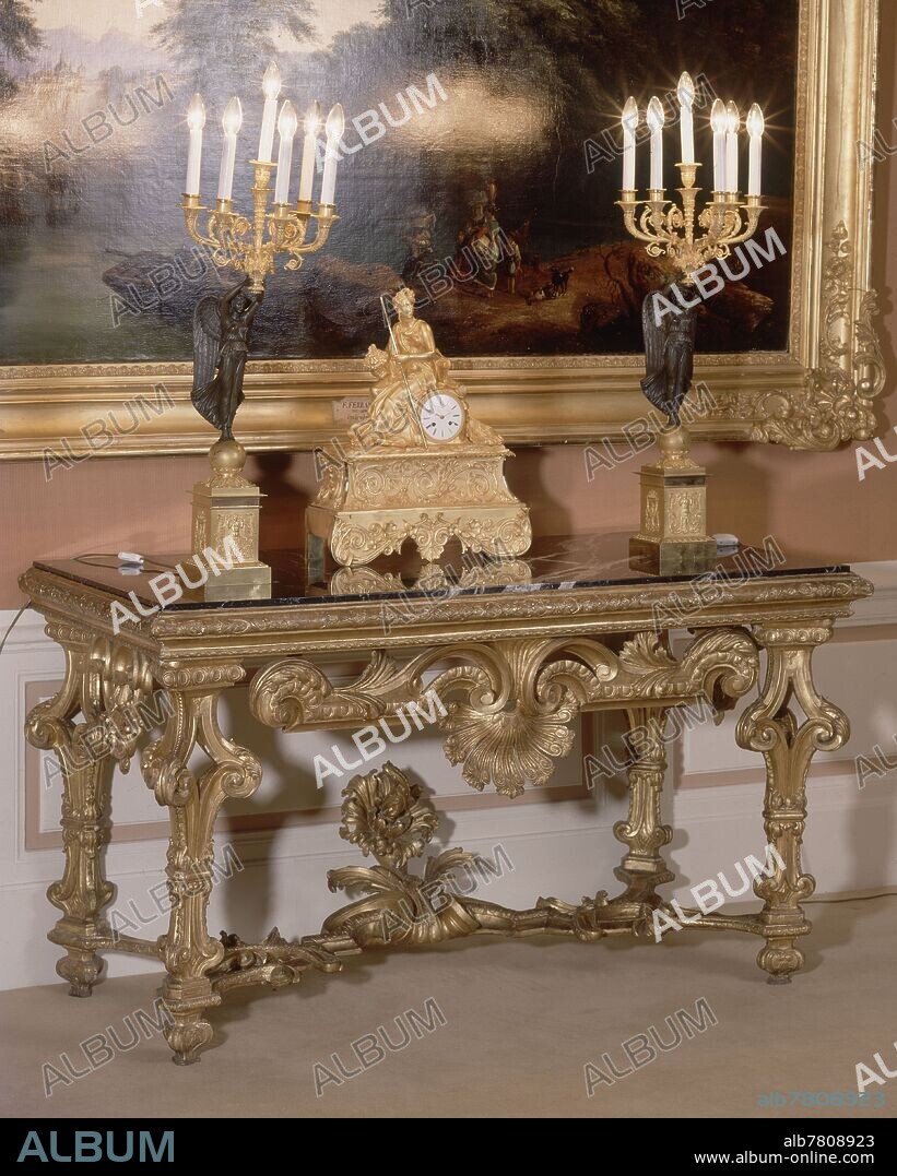 CONSOLA DE LA EPOCA DE FELIPE V EN EL SALON DE LA 1ª PLANTA EN LA SUITE 207 FERRANT - S XVIII.