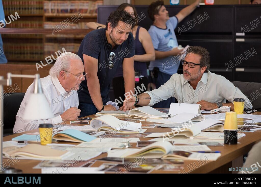 ALFONSO POYART, ANTHONY HOPKINS y JEFFREY DEAN MORGAN en PREMONICIÓN, 2015 (SOLACE), dirigida por ALFONSO POYART. Copyright EDEN ROCK MEDIA/FILMNATION ENTERTAINMENT/FLYNN PICTURE COMPA.