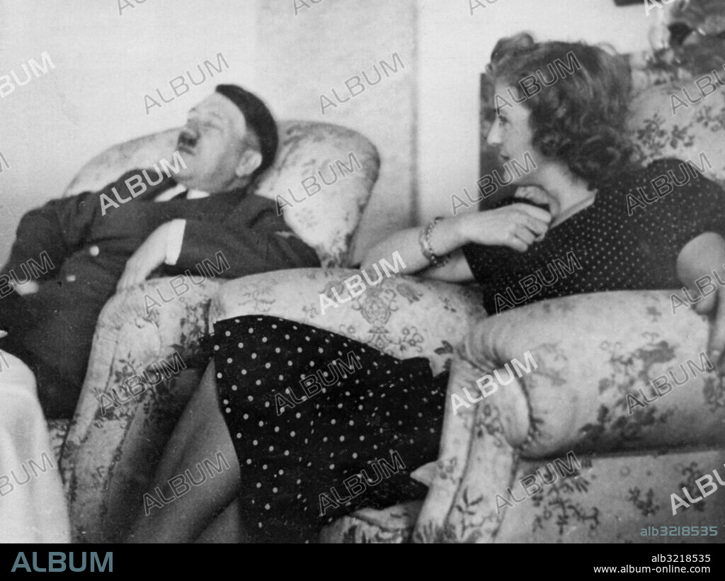 Orig. bildtext... THE SLEEPING ADOLF Frankfort, Germany. Many pictures of Hitler were found in the personal possessions of Eva Braun, with whom he is alleged to have committed suicide. This one shows her watching Hitler as he sleeps. Anm. E Braun, 1912-1945, gift med Adolf Hitler Vila Fåtöljer CD279 persons: EVA BRAUN;ADOLF HITLER sites: TYSKLAND.