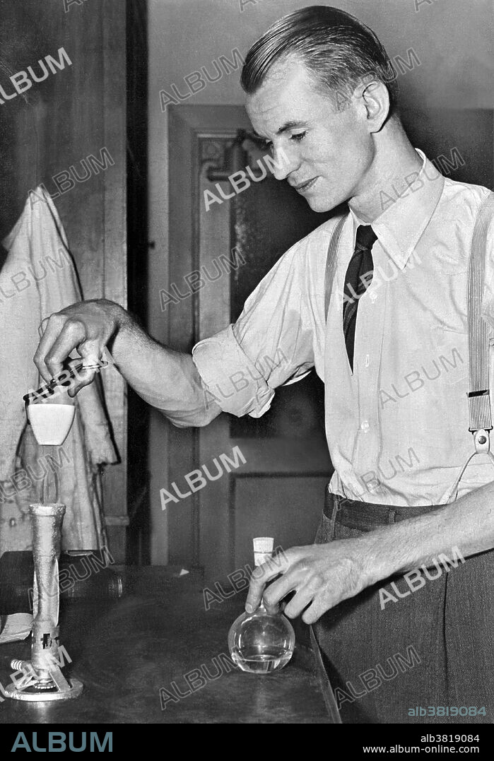 McMillan recreating the search for neptunium at the time of the announcement of the discovery, June 8, 1940. Edwin Mattison McMillan (September 18, 1907 - September 7, 1991) was an American physicist. He joined the group of Ernest Lawrence at the University of California, before moving to the Berkeley Radiation Laboratory. His experimental skills lead to the discovery of oxygen-15 with M. Stanley Livingston and beryllium-10 with Samuel Ruben. In 1940 he and Philip Abelson created neptunium, while conducting a fission experiment of uranium-239 with neutrons, using the cyclotron. During WWII, he was involved in research on radar at MIT and in 1942 was recruited to the Manhattan Project, involved in implosion research. In 1945 he developed ideas for the improvement of the cyclotron, leading to the development of the synchrotron. The synchrotron was used to create new elements at Berkeley Radiation Laboratory extending the periodic system of elements far beyond the 92 elements known before 1940. With Glenn T. Seaborg, he shared the Nobel Prize in Chemistry in 1951 for "discoveries in the chemistry of the transuranium elements." In 1954 he was appointed associate director of the Lawrence Radiation Laboratory, being promoted to director in 1958, where he stayed until his retirement in 1973. He died in 1991 at the age of 83.