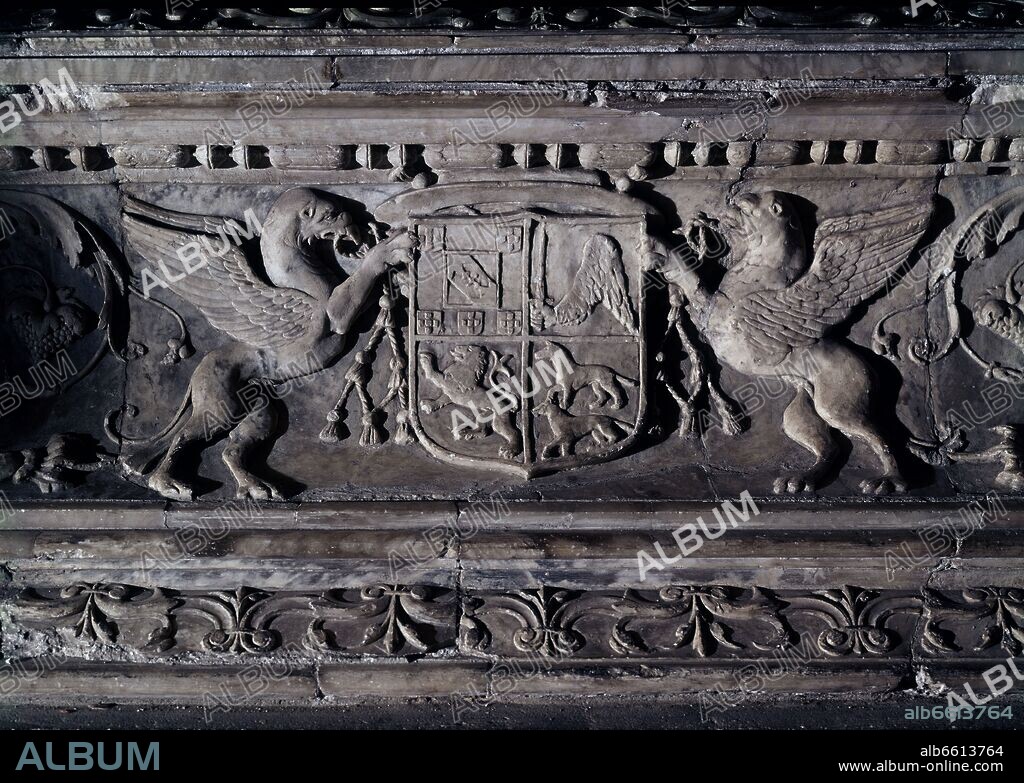 DIEGO DE SILOÉ. SEPULCRO DE DON LUIS DE ACUÑA - 1519 - DETALLE DEL ESCUDO.