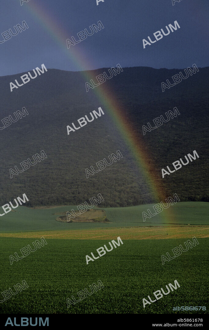 Tiebas, cerca de..., Arco Iris, Camino de Santiago.