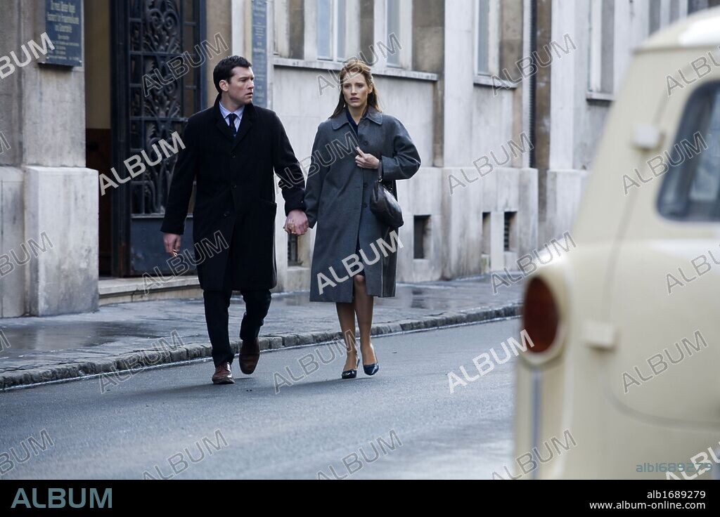 JESSICA CHASTAIN y SAM WORTHINGTON en LA DEUDA, 2010 (THE DEBT), dirigida por JOHN MADDEN. Copyright MARV FILMS/PIONEER PICTURES.