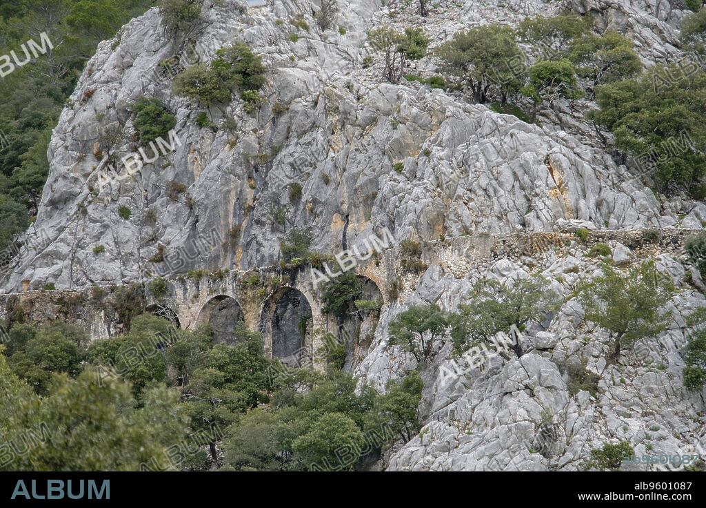 acueducto, Sa Canaleta de Massanella, Paraje natural de la Serra de Tramuntana, Mallorca, balearic islands, Spain.
