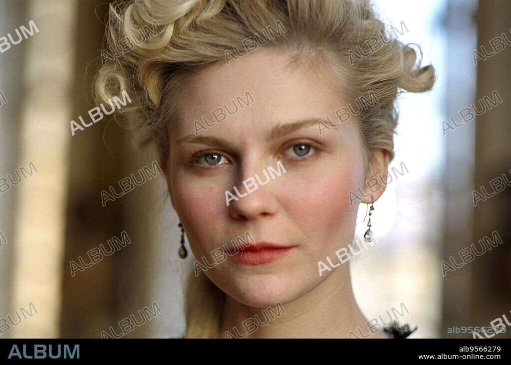 KIRSTEN DUNST in MARIE ANTOINETTE, 2006, directed by SOFIA COPPOLA. Copyright COLUMBIA PICTURES CORPORATION/AMERICAN ZOETROPE.