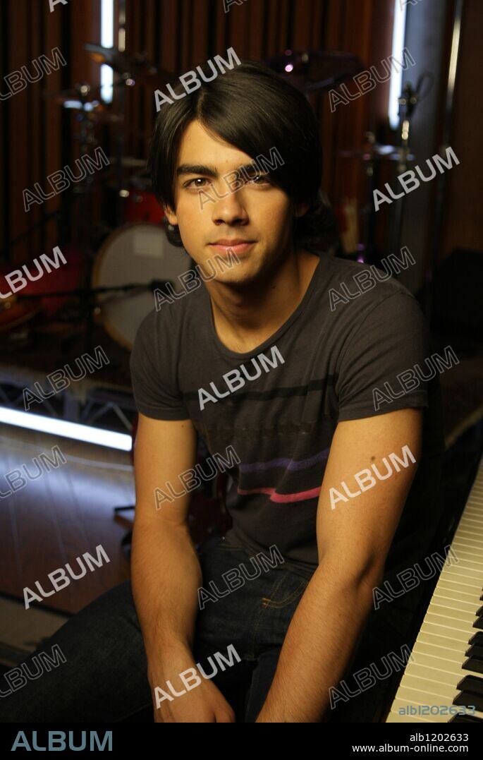 JOE JONAS in JONAS BROTHERS: THE 3D CONCERT EXPERIENCE, 2009, directed by BRUCE HENDRICKS. Copyright Chapman-leonard studio equipment/ film source/ / CHARBONNEAU, ERIC.
