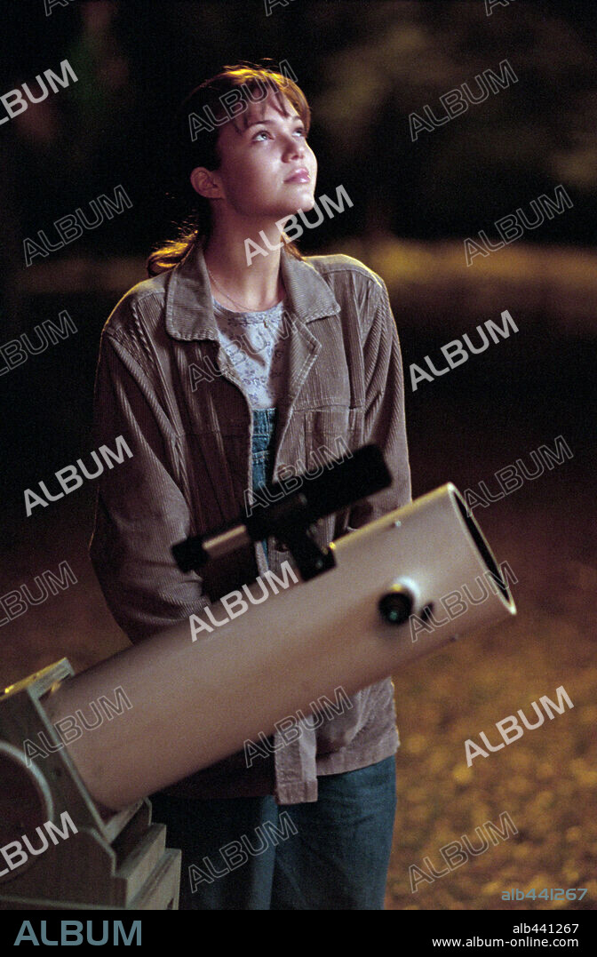 MANDY MOORE in A WALK TO REMEMBER, 2002, unter der Regie von ADAM SHANKMAN. Copyright WARNER BROTHERS.
