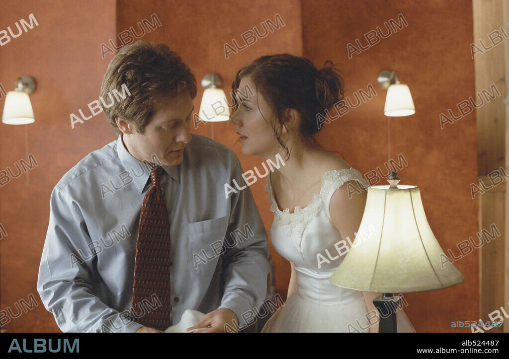 JAKE GYLLENHAAL et JAMES SPADER dans SECRETARY, 2002, réalisé par STEVEN SHAINBERG. Copyright SLOUGH POND.