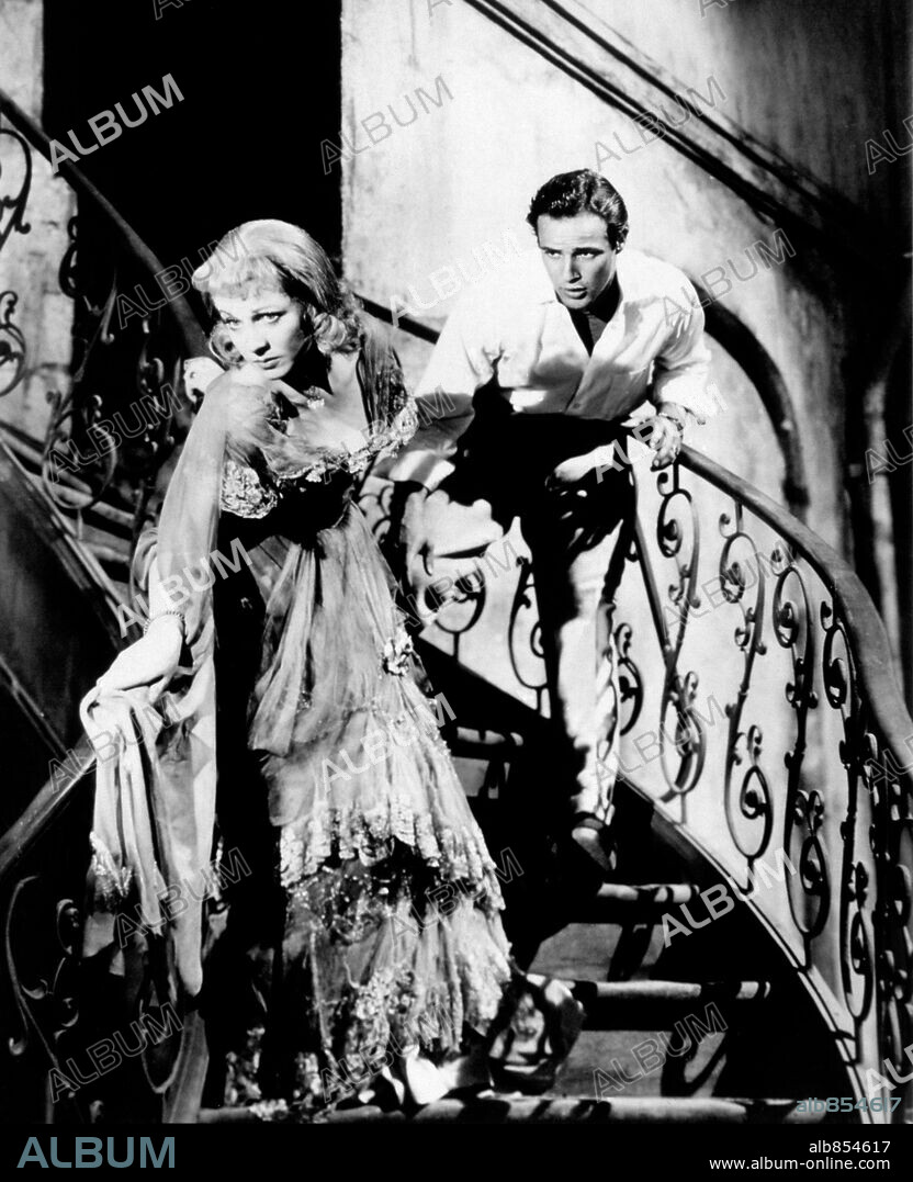 MARLON BRANDO and VIVIEN LEIGH in A STREETCAR NAMED DESIRE, 1951, directed by ELIA KAZAN. Copyright WARNER BROTHERS.